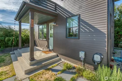 Exterior - 429 Pine St #C, Eastsound, WA 98245 photo 3 of 6