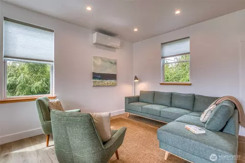 Living - 429 Pine St #C, Eastsound, WA 98245 photo 3 of 6