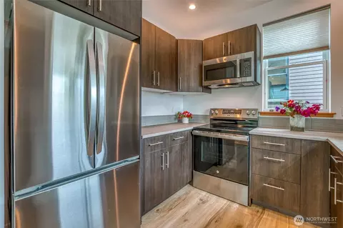 Kitchen - 429 Pine St #C, Eastsound, WA 98245 photo 2 of 3