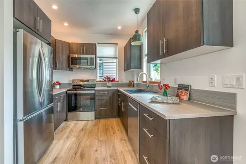 Kitchen - 429 Pine St #C, Eastsound, WA 98245 photo 1 of 3