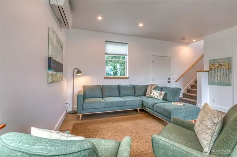 Living - 429 Pine St #C, Eastsound, WA 98245 photo 5 of 6