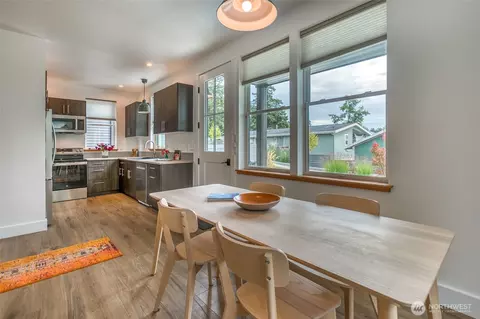Dining - 429 Pine St #C, Eastsound, WA 98245 photo 1 of 1