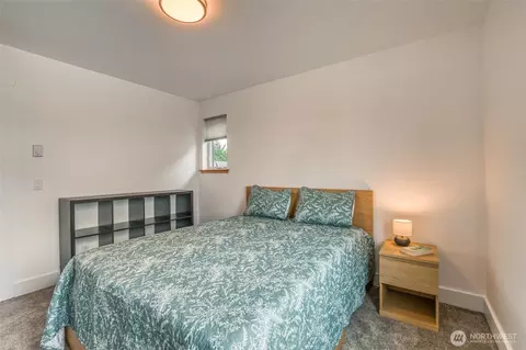 Bedroom - 429 Pine St #C, Eastsound, WA 98245 photo 4 of 5
