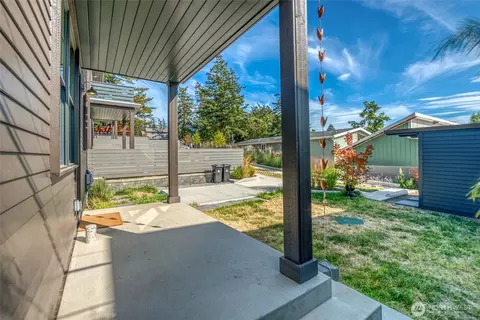 Exterior - 429 Pine St #C, Eastsound, WA 98245 photo 4 of 6