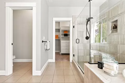 Entry Way - 10036 NE 151st Dr, Bothell, WA 98011 photo 7 of 8