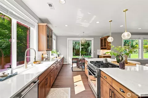 Kitchen - 10036 NE 151st Dr, Bothell, WA 98011 photo 2 of 3