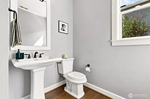 Bath - 10036 NE 151st Dr, Bothell, WA 98011 photo 1 of 4