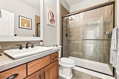 Bath - 10036 NE 151st Dr, Bothell, WA 98011 photo 4 of 4