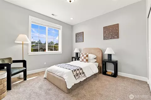 Bedroom - 10036 NE 151st Dr, Bothell, WA 98011 photo 5 of 5