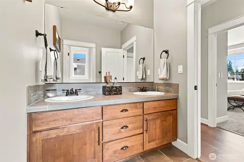 Bath - 10036 NE 151st Dr, Bothell, WA 98011 photo 3 of 4
