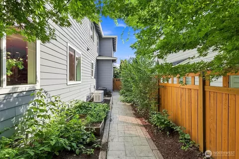 Exterior - 10036 NE 151st Dr, Bothell, WA 98011 photo 4 of 6