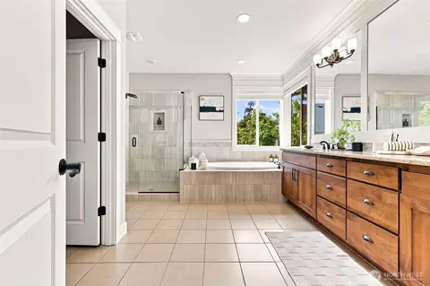 Bath - 10036 NE 151st Dr, Bothell, WA 98011 photo 2 of 4