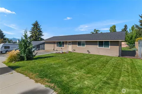 27 31st St NE, East Wenatchee, WA 98802