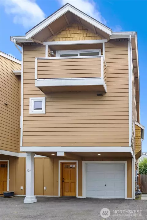809 NW 53rd St #B, Seattle, WA 98107