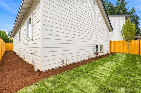 Exterior - 5513 Fleming St #C, Everett, WA 98203 photo 4 of 4