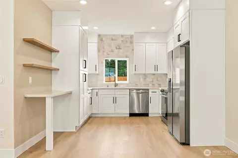 Kitchen - 5513 Fleming St #C, Everett, WA 98203 photo 3 of 4