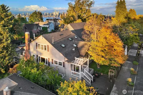 3780 SW Grayson St, Seattle, WA 98126