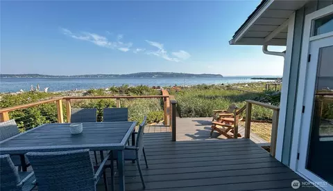 1818 Lola Beach Ln, Oak Harbor, WA 98277
