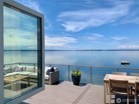 1033 Blackberry Ln, Camano Island, WA 98282