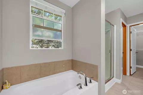 Bath - 10625 Ross Rd #3, Bothell, WA 98011 photo 3 of 5