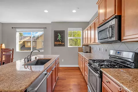 Kitchen - 10625 Ross Rd #3, Bothell, WA 98011 photo 3 of 5