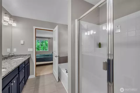 Bath - 10625 Ross Rd #3, Bothell, WA 98011 photo 2 of 5