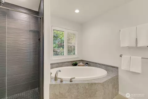 Bath - 23004 12th Dr SE, Bothell, WA 98021 photo 3 of 5