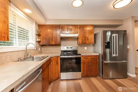 Kitchen - 160 Lorraine Dr, Sequim, WA 98382 photo 2 of 4