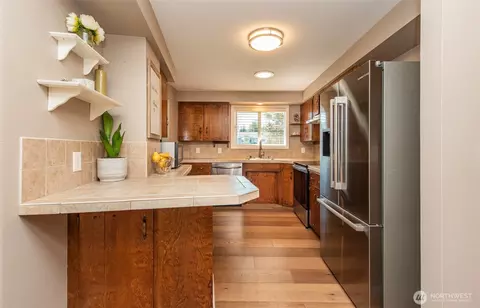 Kitchen - 160 Lorraine Dr, Sequim, WA 98382 photo 4 of 4