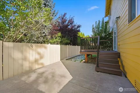 Exterior - 19530 25th Dr SE, Bothell, WA 98012 photo 5 of 6
