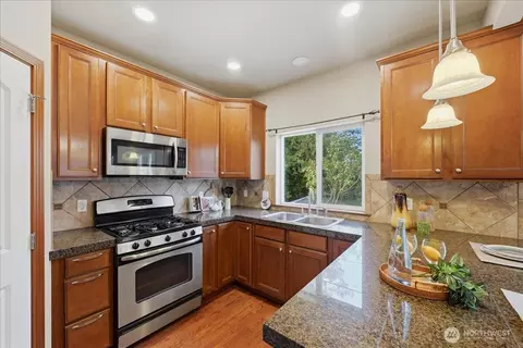 Kitchen - 19530 25th Dr SE, Bothell, WA 98012 photo 1 of 2