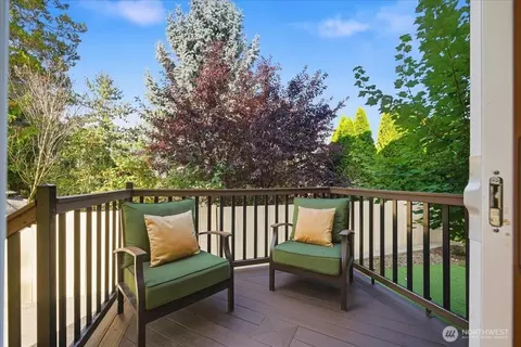 Exterior - 19530 25th Dr SE, Bothell, WA 98012 photo 4 of 6