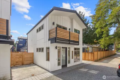 12044 Hiram Pl NE #C, Seattle, WA 98125