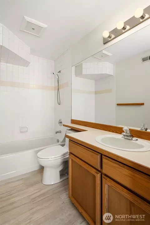 Bath - 16612 14th Ave SE, Mill Creek, WA 98012 photo 4 of 4
