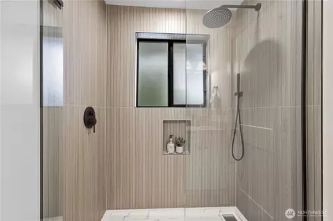 Bath - 633 221st St SW, Bothell, WA 98021 photo 2 of 3