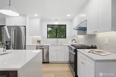 Kitchen - 633 221st St SW, Bothell, WA 98021 photo 6 of 7