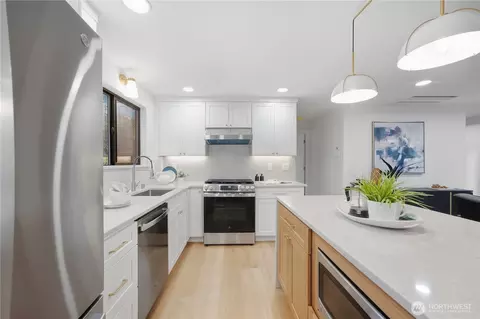 Kitchen - 633 221st St SW, Bothell, WA 98021 photo 4 of 7