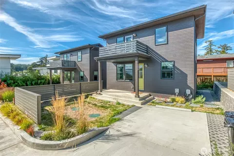 Exterior - 429 Pine St #B, Eastsound, WA 98245 photo 3 of 8