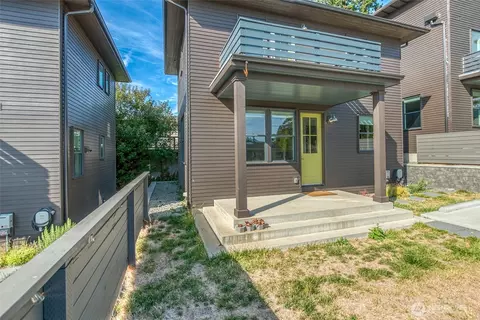 Exterior - 429 Pine St #B, Eastsound, WA 98245 photo 5 of 8