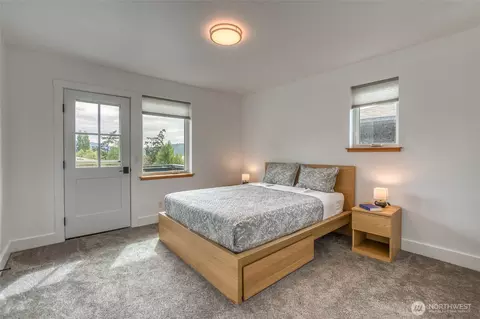 Bedroom - 429 Pine St #B, Eastsound, WA 98245 photo 1 of 6