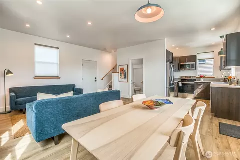 Dining - 429 Pine St #B, Eastsound, WA 98245 photo 2 of 3