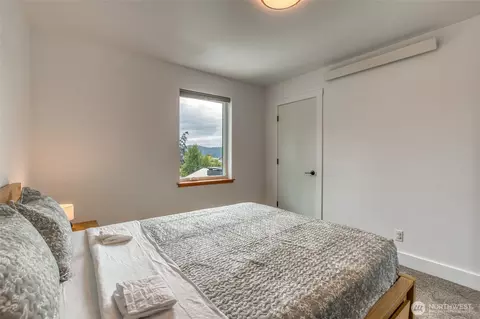 Bedroom - 429 Pine St #B, Eastsound, WA 98245 photo 5 of 6