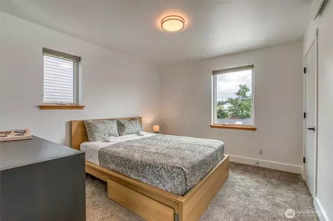 Bedroom - 429 Pine St #B, Eastsound, WA 98245 photo 4 of 6