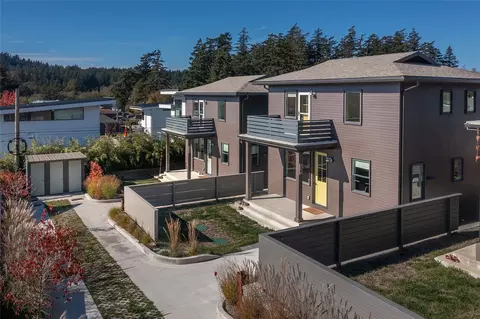 429 Pine St #B, Eastsound, WA 98245