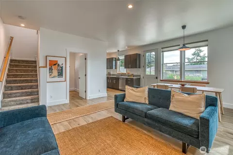 Living - 429 Pine St #B, Eastsound, WA 98245 photo 2 of 3