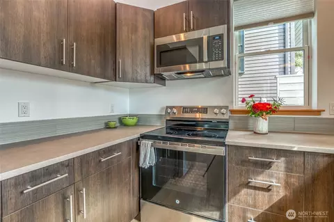 Kitchen - 429 Pine St #B, Eastsound, WA 98245 photo 2 of 2