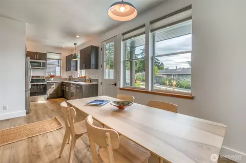 Dining - 429 Pine St #B, Eastsound, WA 98245 photo 3 of 3