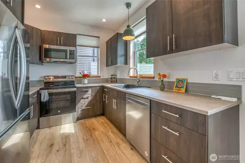 Kitchen - 429 Pine St #B, Eastsound, WA 98245 photo 1 of 2