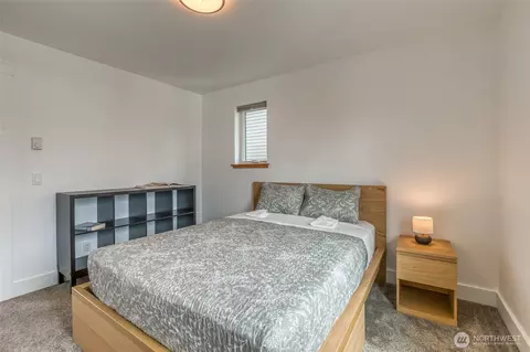 Bedroom - 429 Pine St #B, Eastsound, WA 98245 photo 6 of 6