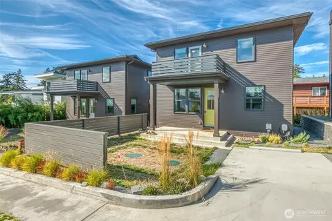 Exterior - 429 Pine St #B, Eastsound, WA 98245 photo 4 of 8